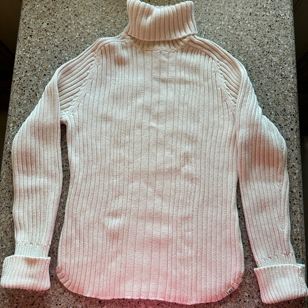 American Eagle Womens L 100% Cotton Turtleneck As Seen on Sydney Sweeney!